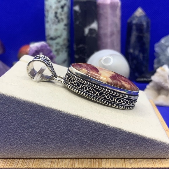 Classic Red Jasper Pendant in Vintage Style Setting! 925 Sterling Silver Overlay - Picture 7 of 15